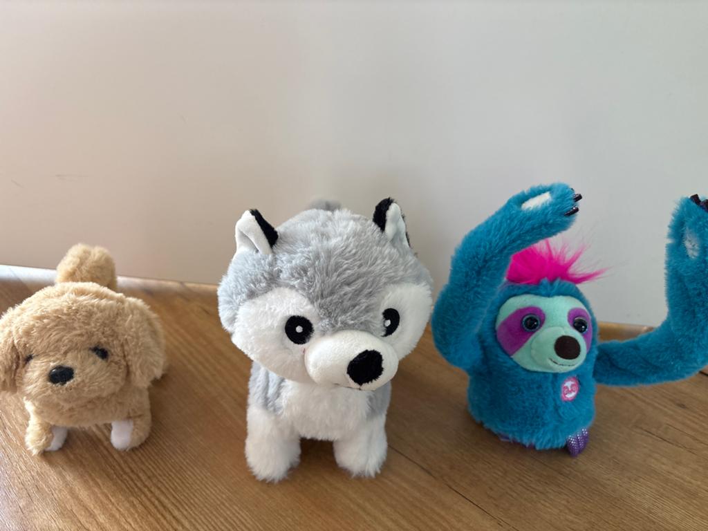 Bewegende knuffels: lopende hond, husky en luiaard, Ophalen of Verzenden, Zo goed als nieuw