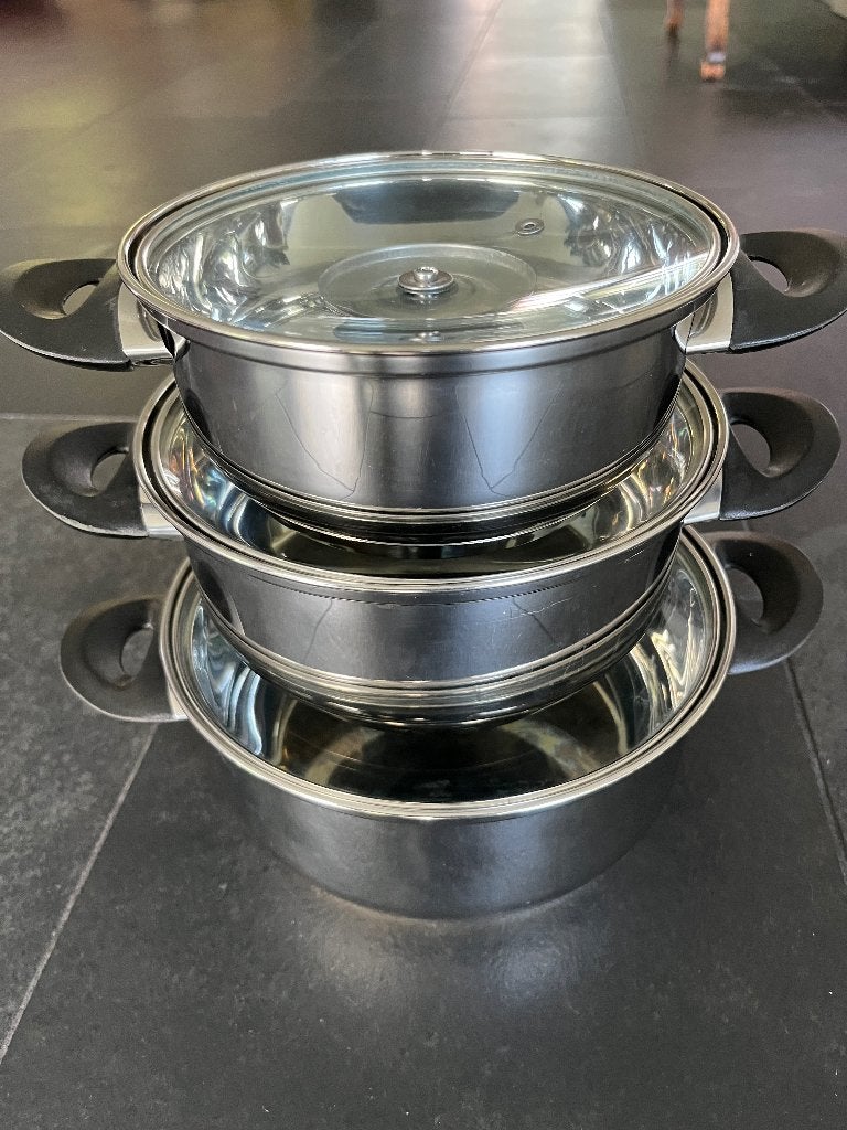 practical lightweight Le Chef kitchenware set / pannenset, Pannenset, Ophalen of Verzenden, Zo goed als nieuw, Rvs