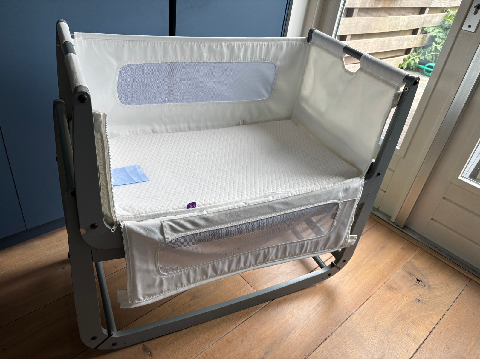 Co-sleeper Snuzpod incl 2 matrassen, Kinderen en Baby's, Babywiegjes en Ledikanten, Ophalen, Zo goed als nieuw, Wieg