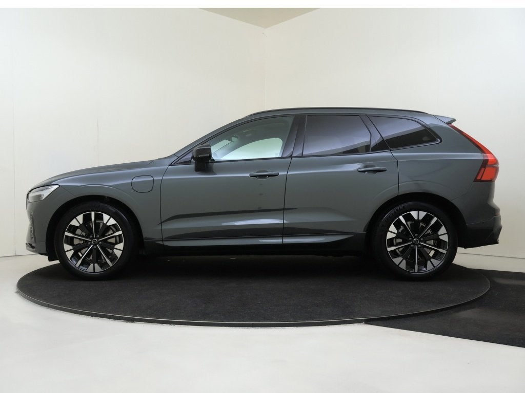 Volvo XC60 T6 AWD Ultra Dark | Luchtvering | Trekhaak | 360, Auto's, Automaat, Gebruikt, 4 cilinders, Leder en Stof