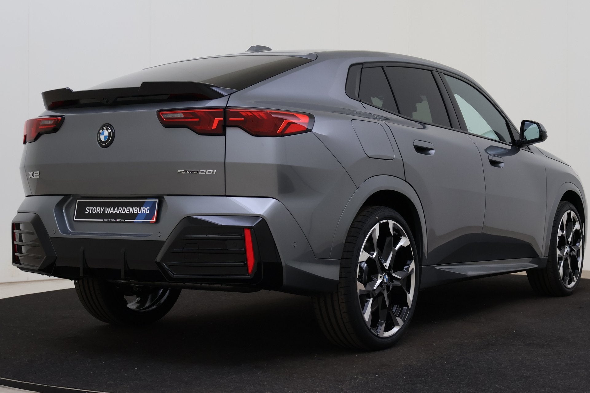 BMW X2 sDrive20i M Sport Automaat / Panoramadak / Trekhaak /, Auto's, Dealer onderhouden, X2, Zwart, 156 pk