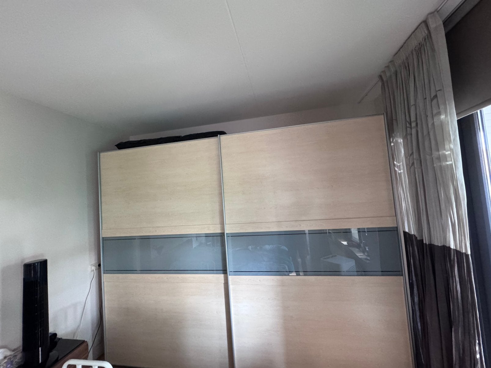Kledingkast met schuifdeuren., Ophalen, Met deur(en), 200 cm of meer, Zo goed als nieuw