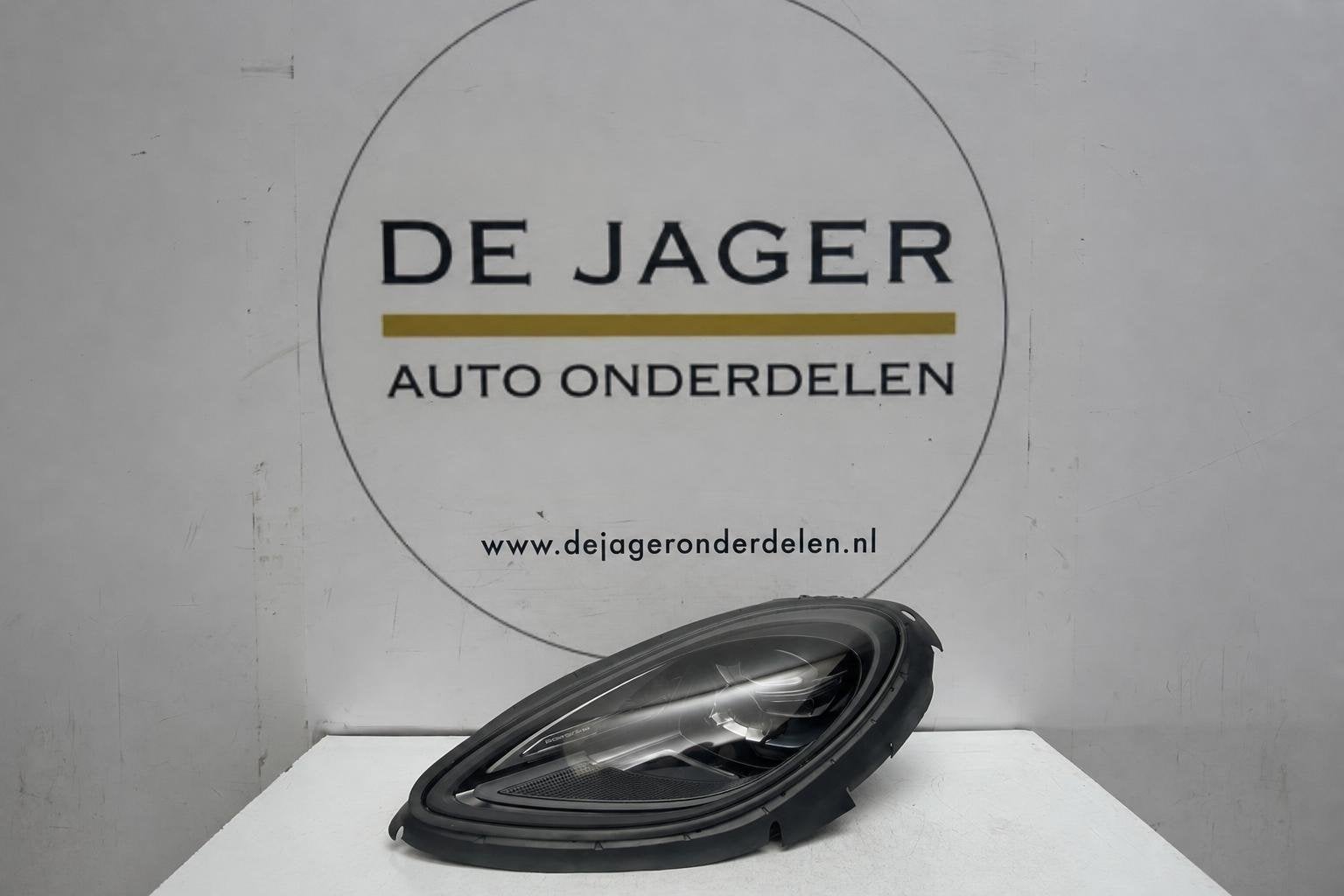 Porsche Macan 95B Full LED koplamp links 95B941015J, Auto-onderdelen, Gebruikt, Porscheplatz 1
70435  Stuttgart, DE, Porsche, Info@porsche.de