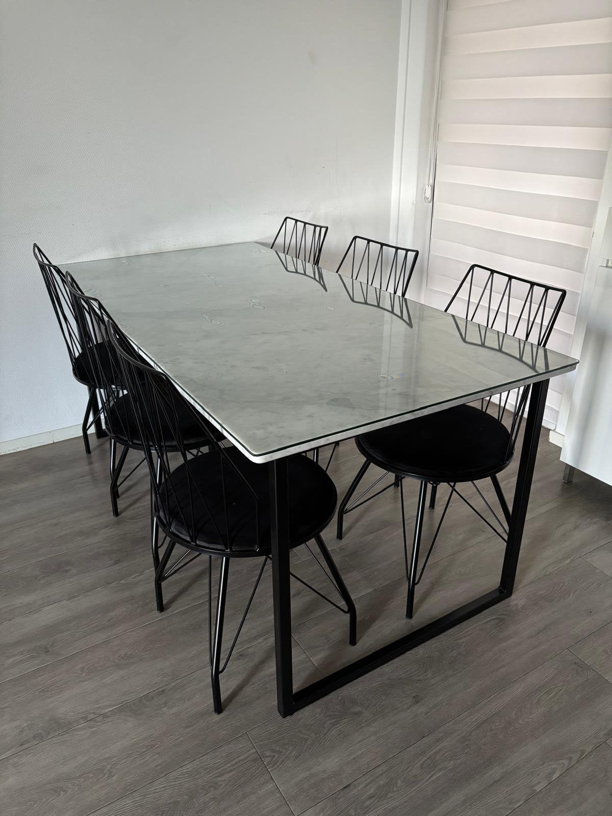 Foto 3 van • Aime Té marmeren eettafel + salontafel + 4 GRATIS stoelen