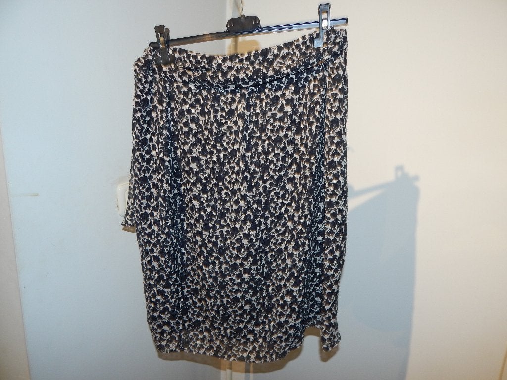 IRO zijde wikkel rok in motief zwierig model strik mt M, Kleding | Dames, Rokken, Maat 38/40 (M), Verzenden, Zwart, Knielengte