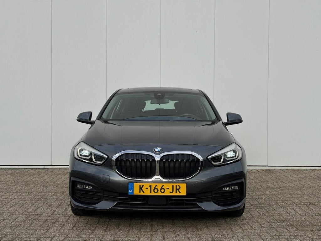 BMW 1 Serie (f40) 118i 136pk Executive Edition | Schuif -kan, Auto's, BMW, Gebruikt, Origineel Nederlands, Handgeschakeld, Grijs