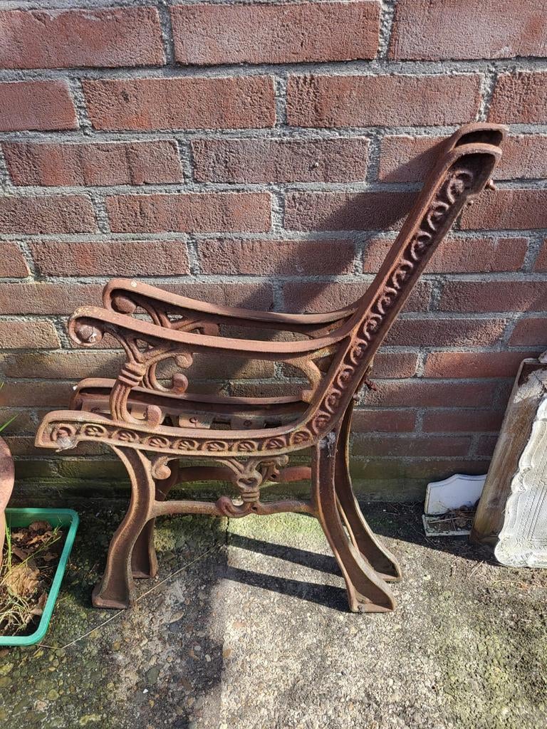 Antieke gietijzeren bankpoten - 75cm rugleuning, Ophalen