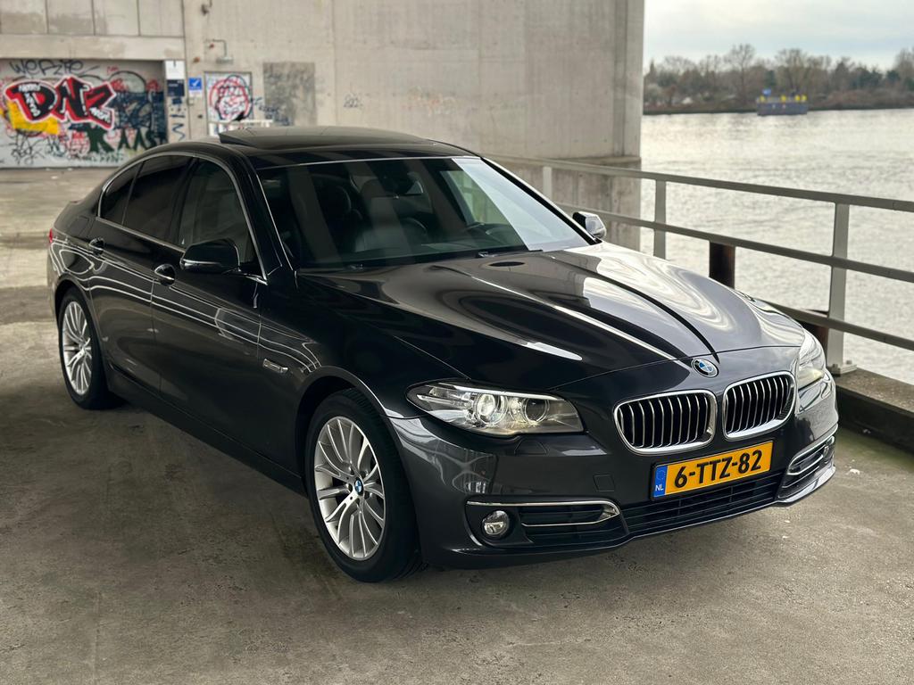 BMW 528i Luxury LCI - H&K - CarPlay - Ketting Vervangen, Automaat, Achterwielaandrijving, 4 cilinders, 2000 kg