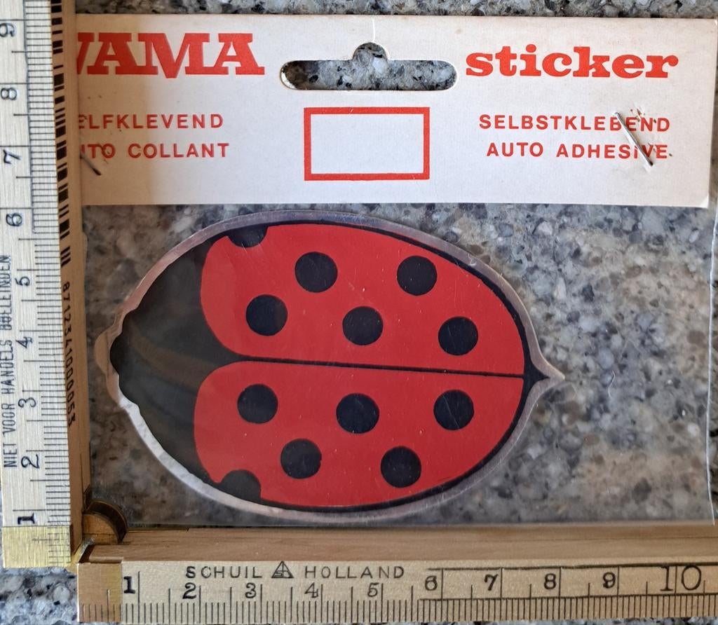 Vintage sticker Vama lieveheersbeestje liefde geluk, Ophalen of Verzenden, Zo goed als nieuw