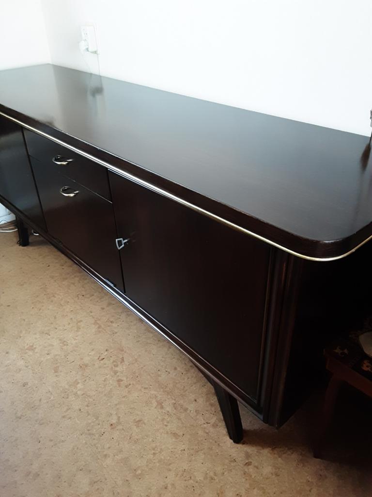 Massief walnoot houten dressoir, Verzenden, 150 tot 200 cm, Zo goed als nieuw, 25 tot 50 cm