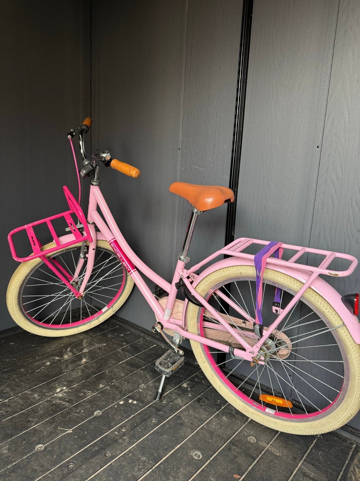 24 inch meisjesfiets met voordrager en bagagedrager, Fietsen en Brommers, Ophalen, Terugtraprem, Handrem, Gebruikt