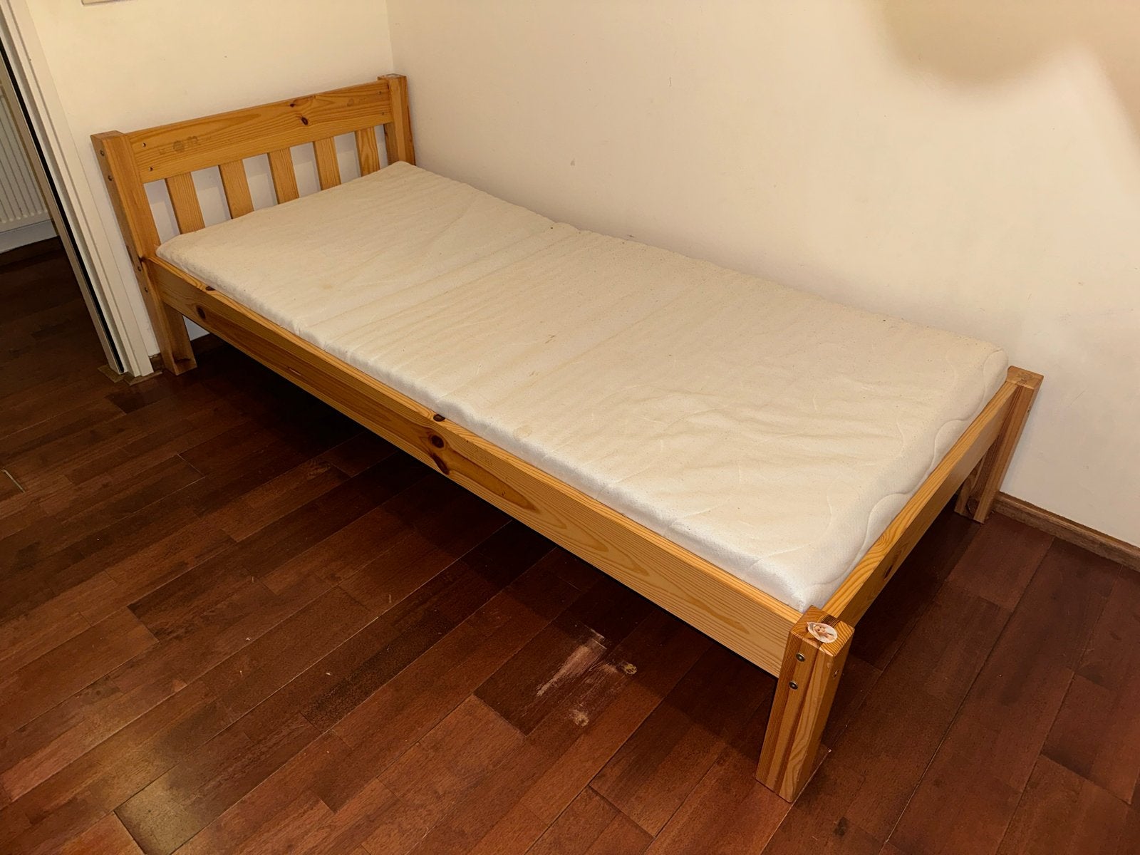 Eenpersoonsbed van grenenhout met matras - Gratis afhalen, Ophalen, Gebruikt, 90 cm, Eenpersoons