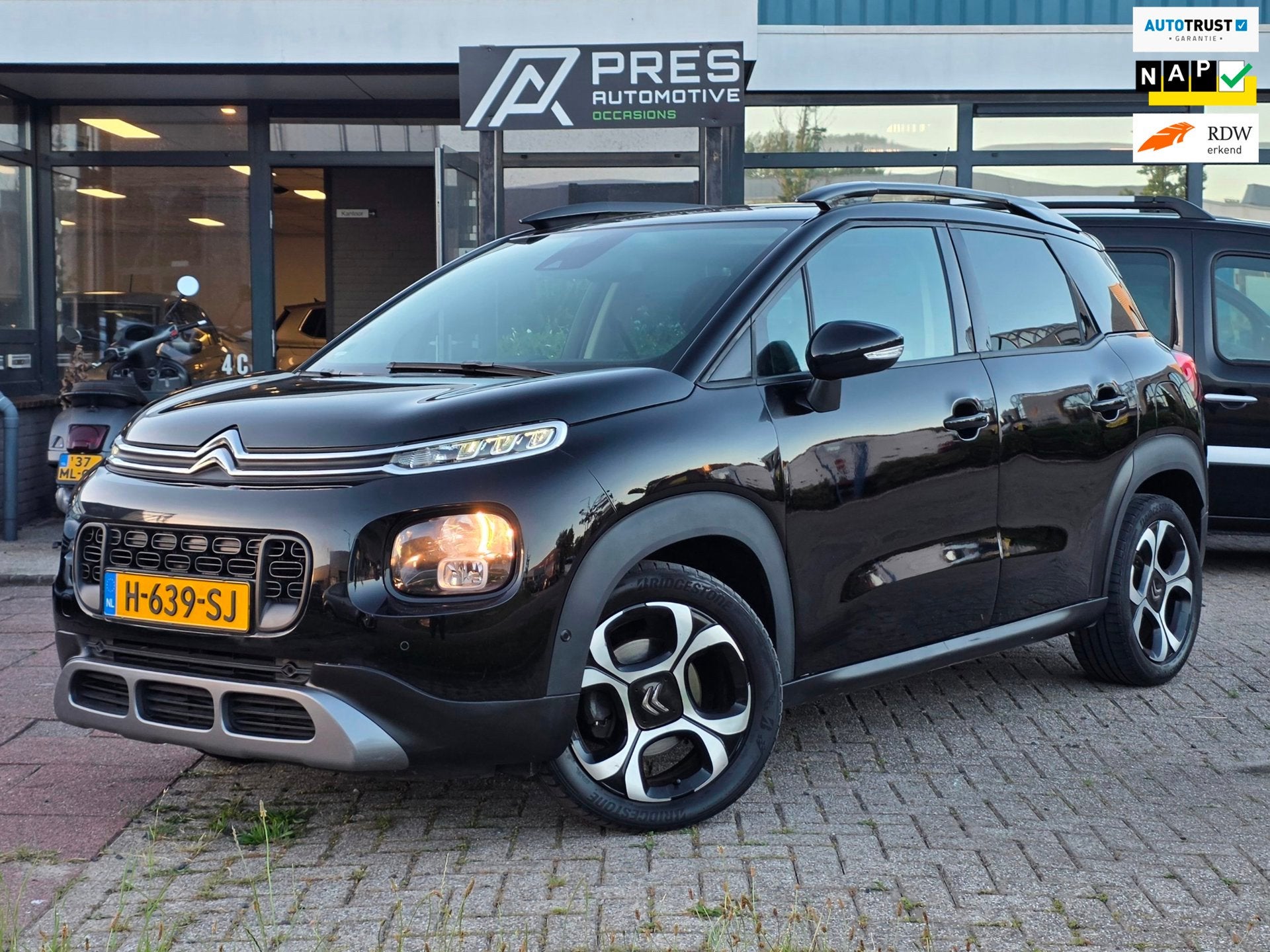 Citroen C3 Aircross 1.2 PureTech S&S Shine | HIFI SYSTEM, Auto's, Gebruikt, Euro 6, 1199 cc, Zwart
