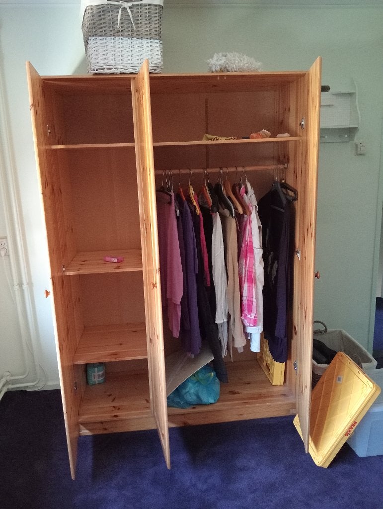 Grenen hang,- leg kast, Ophalen, Met deur(en), Gebruikt, 100 tot 150 cm
