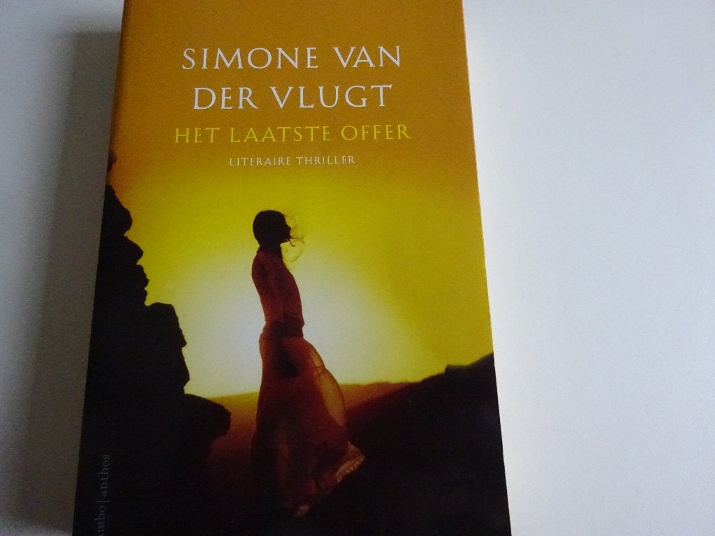 SIMONE VAN DER VLUGT - HET LAATSTE OFFER, Ophalen of Verzenden, Gelezen