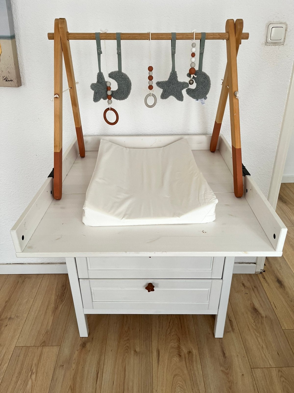 Baby development table with drawers, Kinderen en Baby's, Kinderkamer | Commodes en Kasten, Ophalen of Verzenden, Zo goed als nieuw