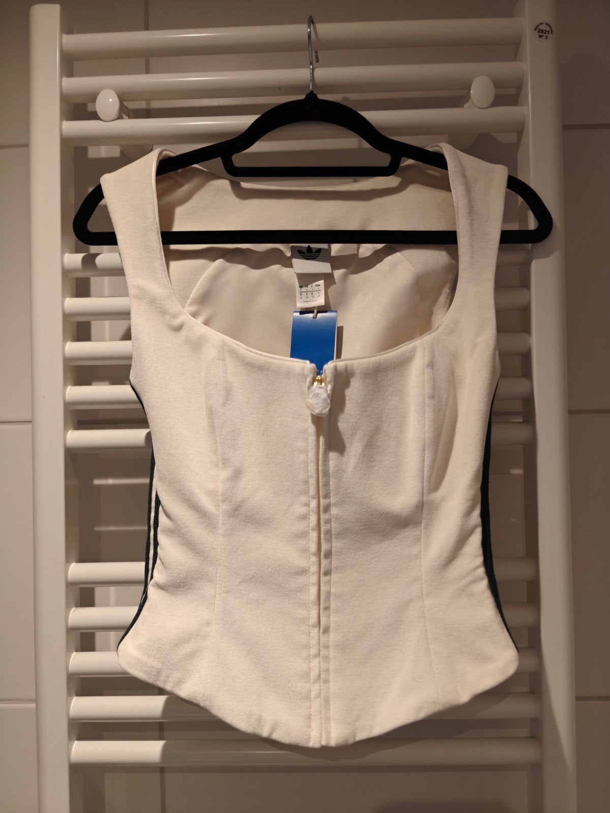 Adidas Velvet Corset Top - Nieuw met kaartjes, Kleding | Dames, Adidas, Beige, Nieuw, Ophalen of Verzenden
