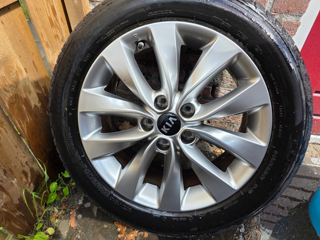 Originele Kia velgen 17 inch met banden (winterset), Auto-onderdelen, Banden en Velgen, Ophalen, Banden en Velgen, 17 inch, Personenwagen