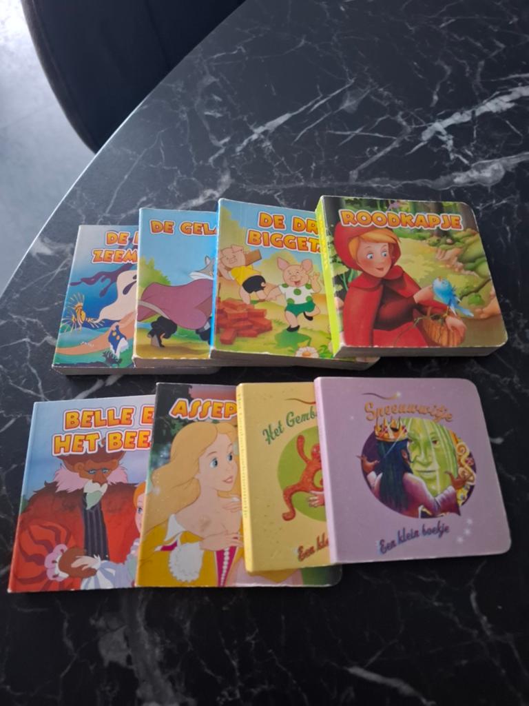 8 mooie stevige dik kartonnen sprookjes boekjes (prijs=alles, Boeken, Ophalen of Verzenden, Zo goed als nieuw, 6 tot 12 maanden