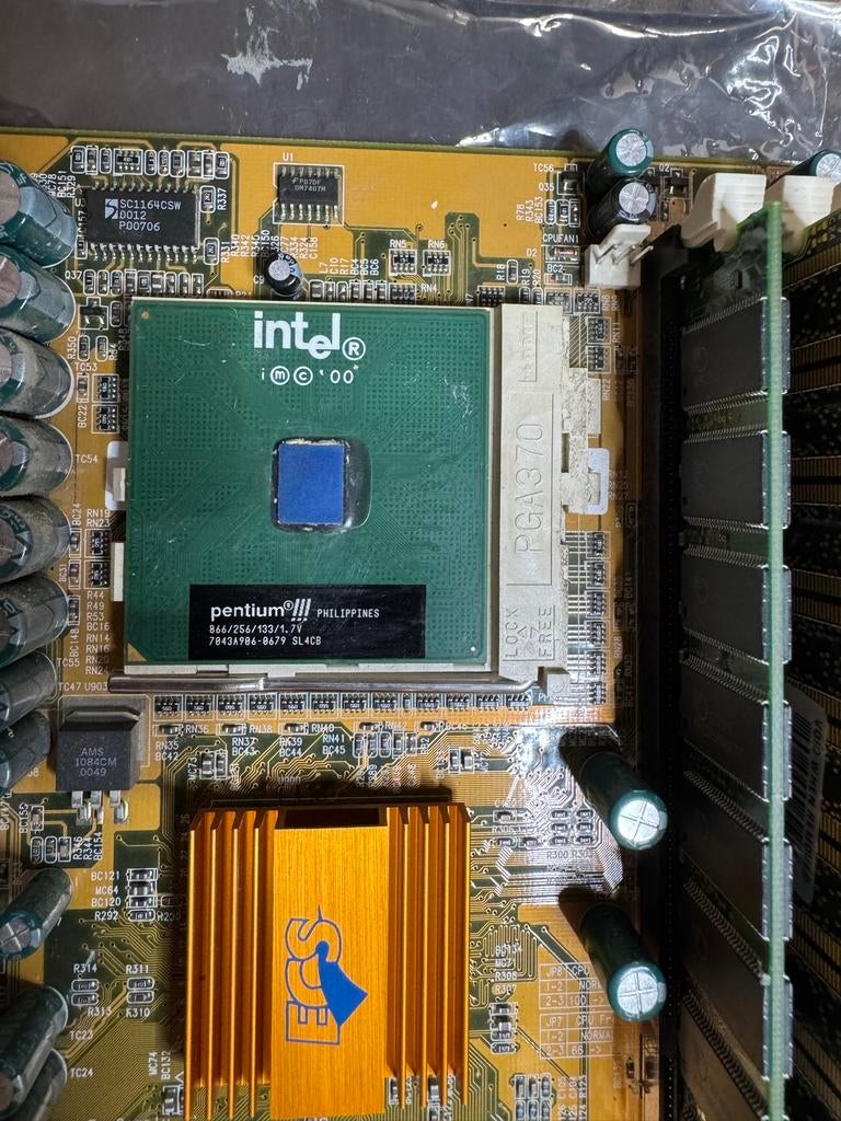 ECS P6VXA Mainboard met Pentium 3 866MHz en 384MB RAM, Computers en Software, Moederborden, Gebruikt, Intel, DDR, Ophalen