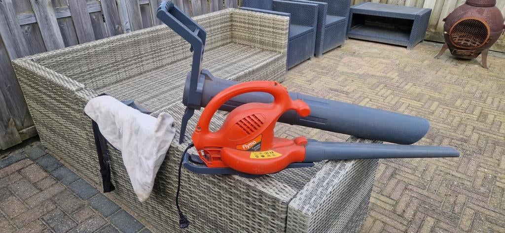 Flymo twister 2000 bladblazer met zuigfunctie en opvangzak., Ophalen of Verzenden