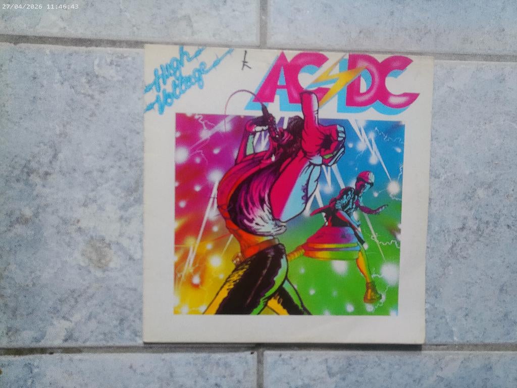 LP AC/DC - HIgh Voltage ( UK ), Gebruikt, Ophalen of Verzenden, 1970 - 1979, Inclusief binnenhoes