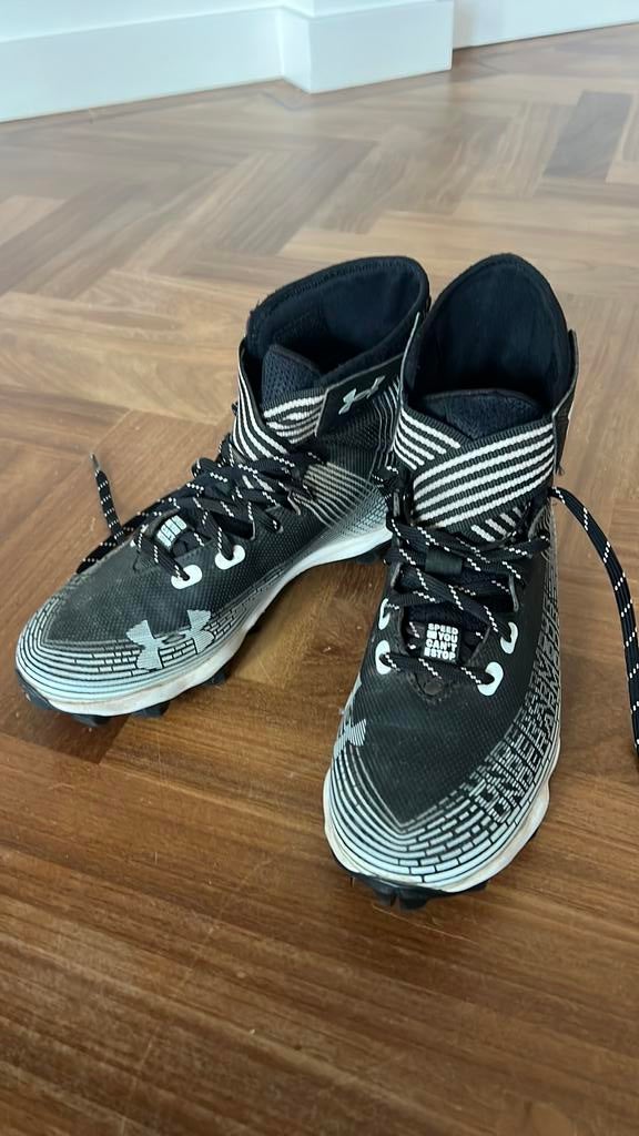 Under Armour honkbalschoenen maat 40, Ophalen of Verzenden, Zo goed als nieuw, Zwart