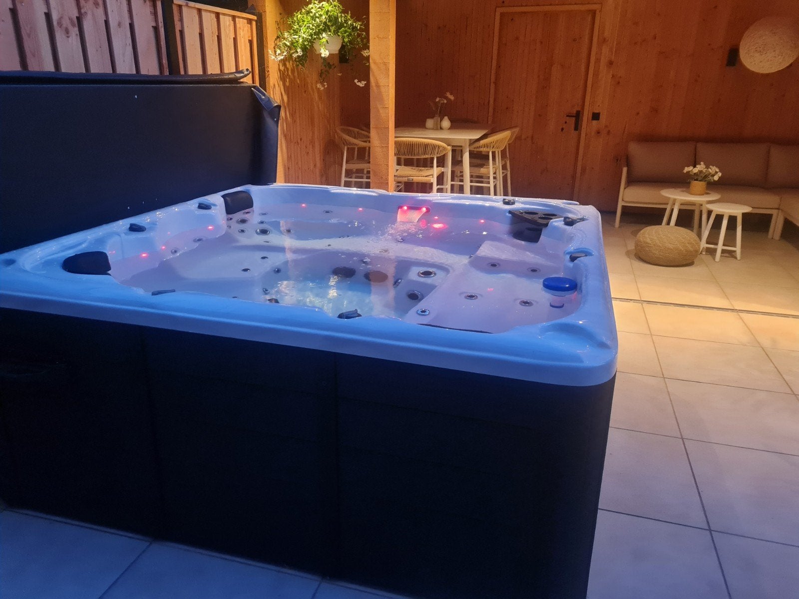 nieuwe jaquzzi  1 dag oud, Tuin en Terras, Ophalen, Nieuw