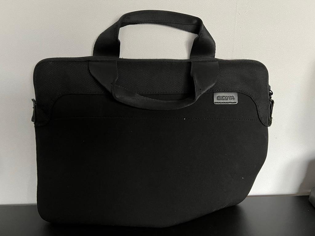 Ipad tas kleur zwart, Ophalen of Verzenden, Zo goed als nieuw, 10 inch, Bescherming voor- en achterkant