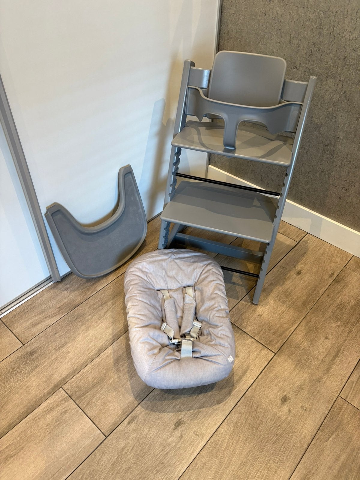 Stokke Tripp Trapp Storm Grey – complete set met Newborn Set, Kinderen en Baby's, Ophalen of Verzenden, Zo goed als nieuw, Meegroeistoel