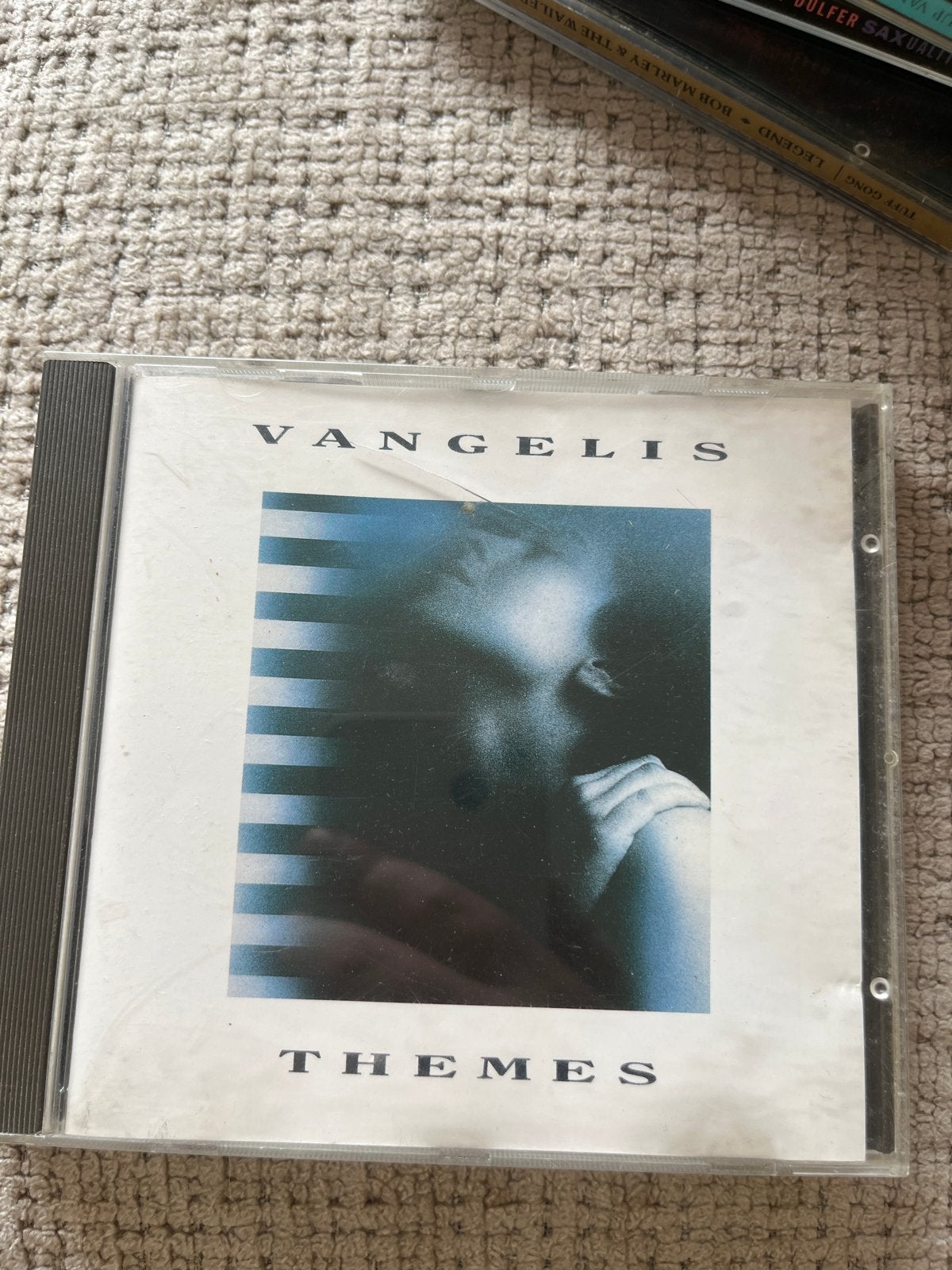 Vangelis - Themes CD (Zo goed als nieuw), Ophalen of Verzenden, Zo goed als nieuw, Verzamelalbum, Inclusief doosje