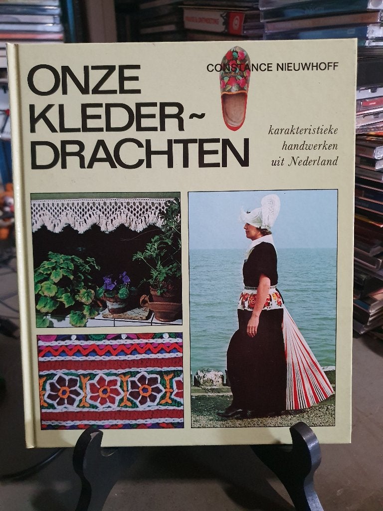 Onze Klederdrachten - Constance Nieuwhoff, Ophalen, Overige onderwerpen