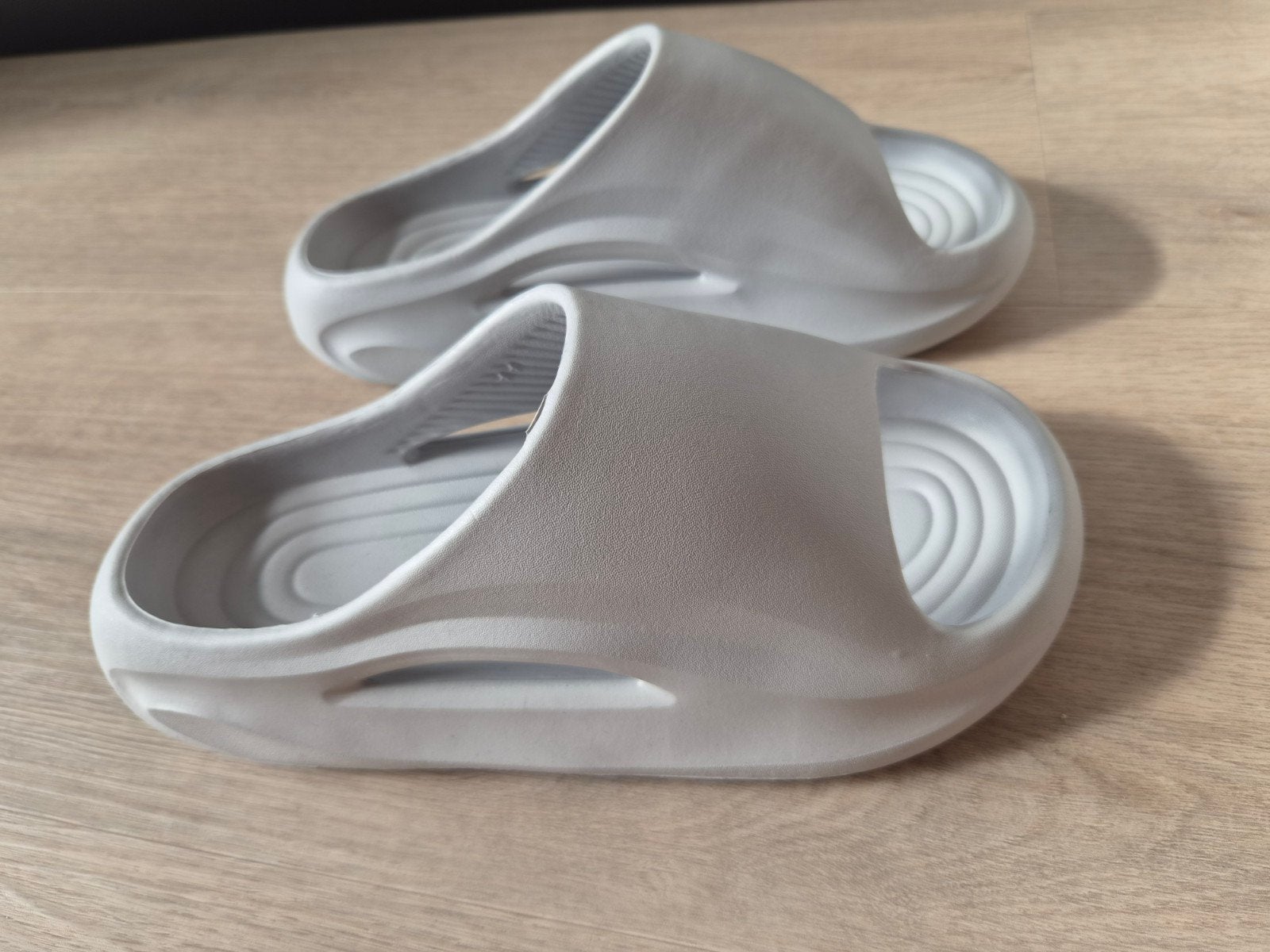 Grijze slippers - Maat 40-41, Slippers, Nieuw, Ophalen of Verzenden, Merkloos
