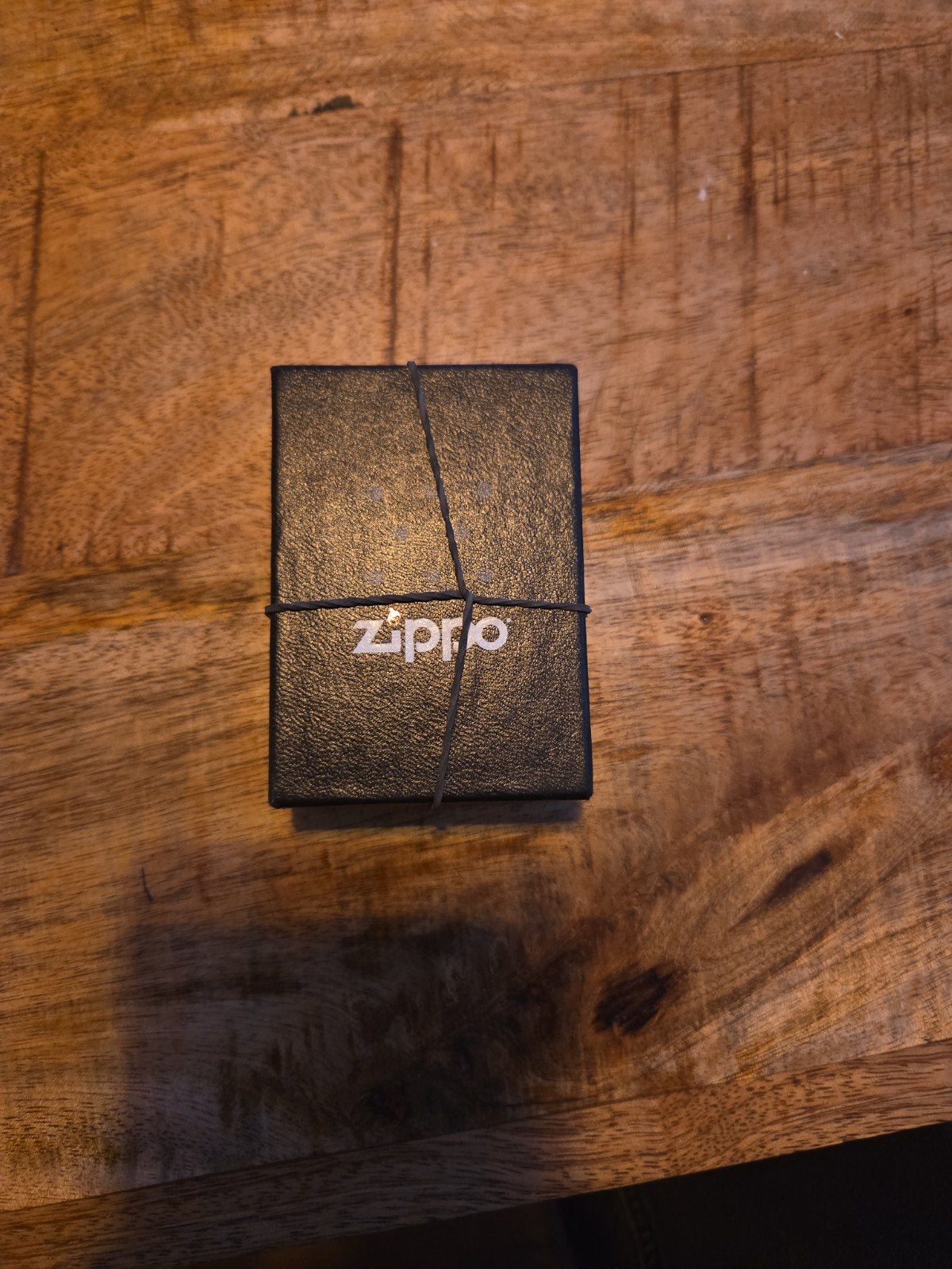 Zippo aansteker met western design en accessoires, Verzamelen, Ophalen of Verzenden, Zo goed als nieuw, Aansteker