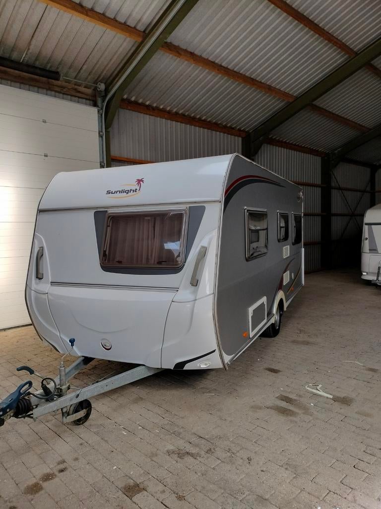 Prachtige sunlight caravan, Frans bed, Treinzit, Particulier, Disselslot