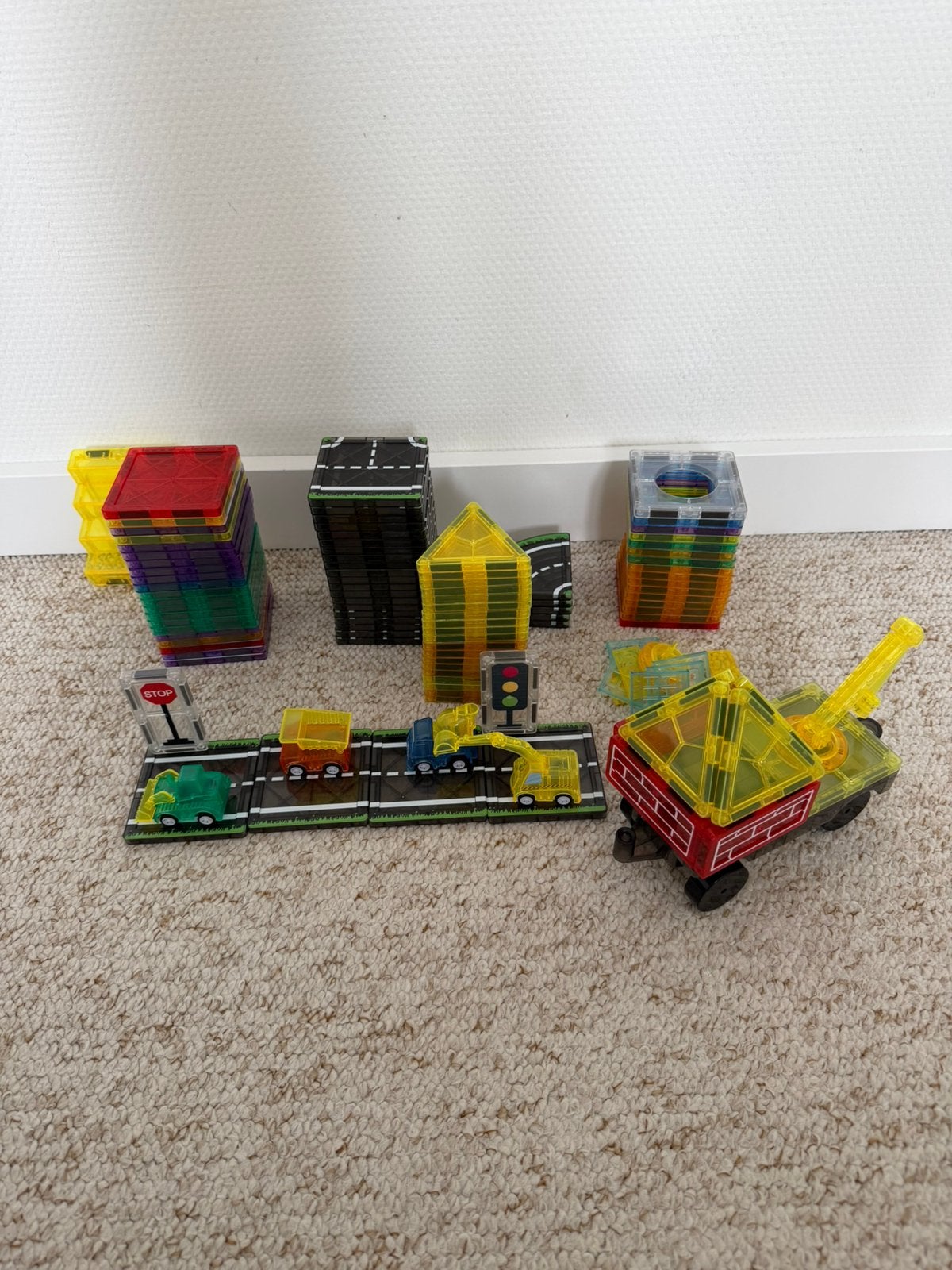 Magnetic Tiles 116-delig – Bouwplaats met Wegen & Voertuigen, Kinderen en Baby's, Overige merken, Info@speelplay.com, Nieuw, 7006TL