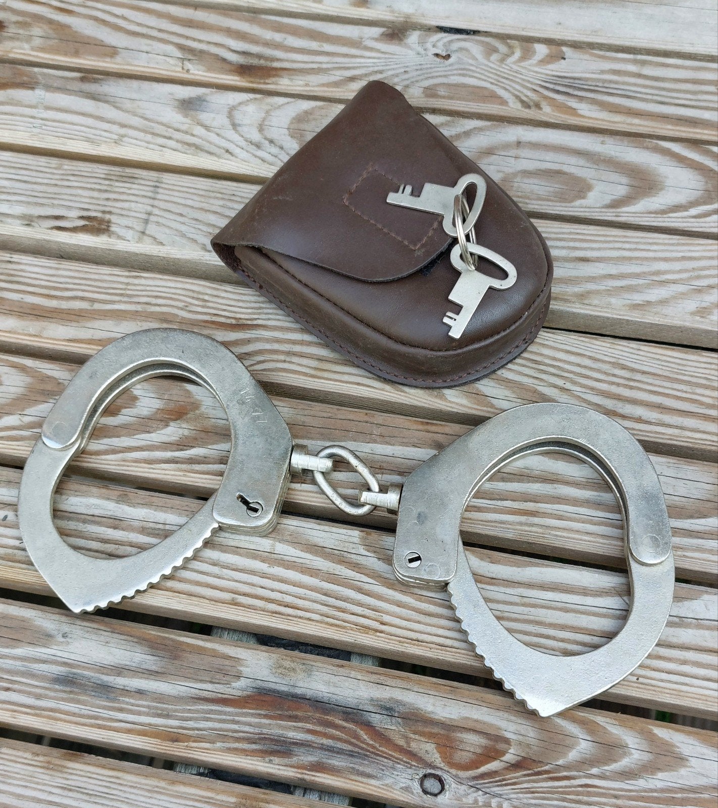Handboeien politie tjechie  compleet, Ophalen of Verzenden, Zo goed als nieuw