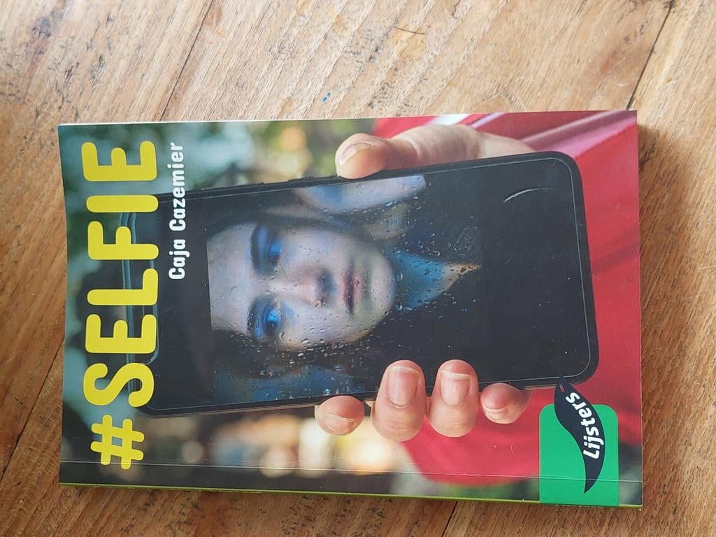 Boek #SELFIE door Caja Cazemier, Boeken, Ophalen of Verzenden, Gelezen