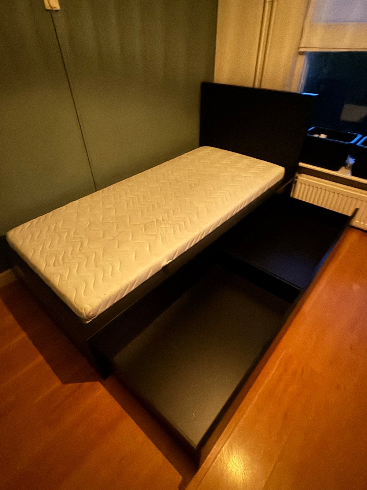 Ikea Hemnes een persoons bed met lades en matras, Ophalen, 90 cm, Eenpersoons, Zwart