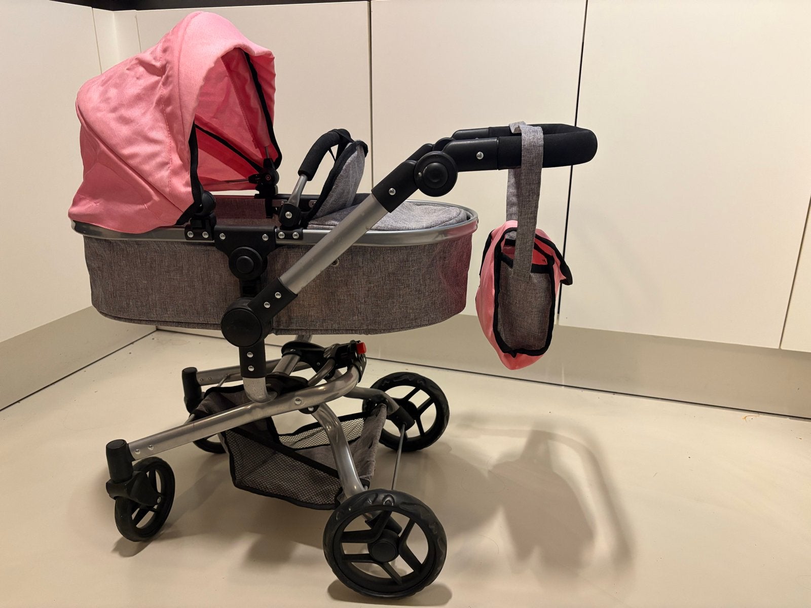 Zo goed als nieuw! Poppenwagen 2-in-1: reiswieg en zitje, Ophalen, Gebruikt