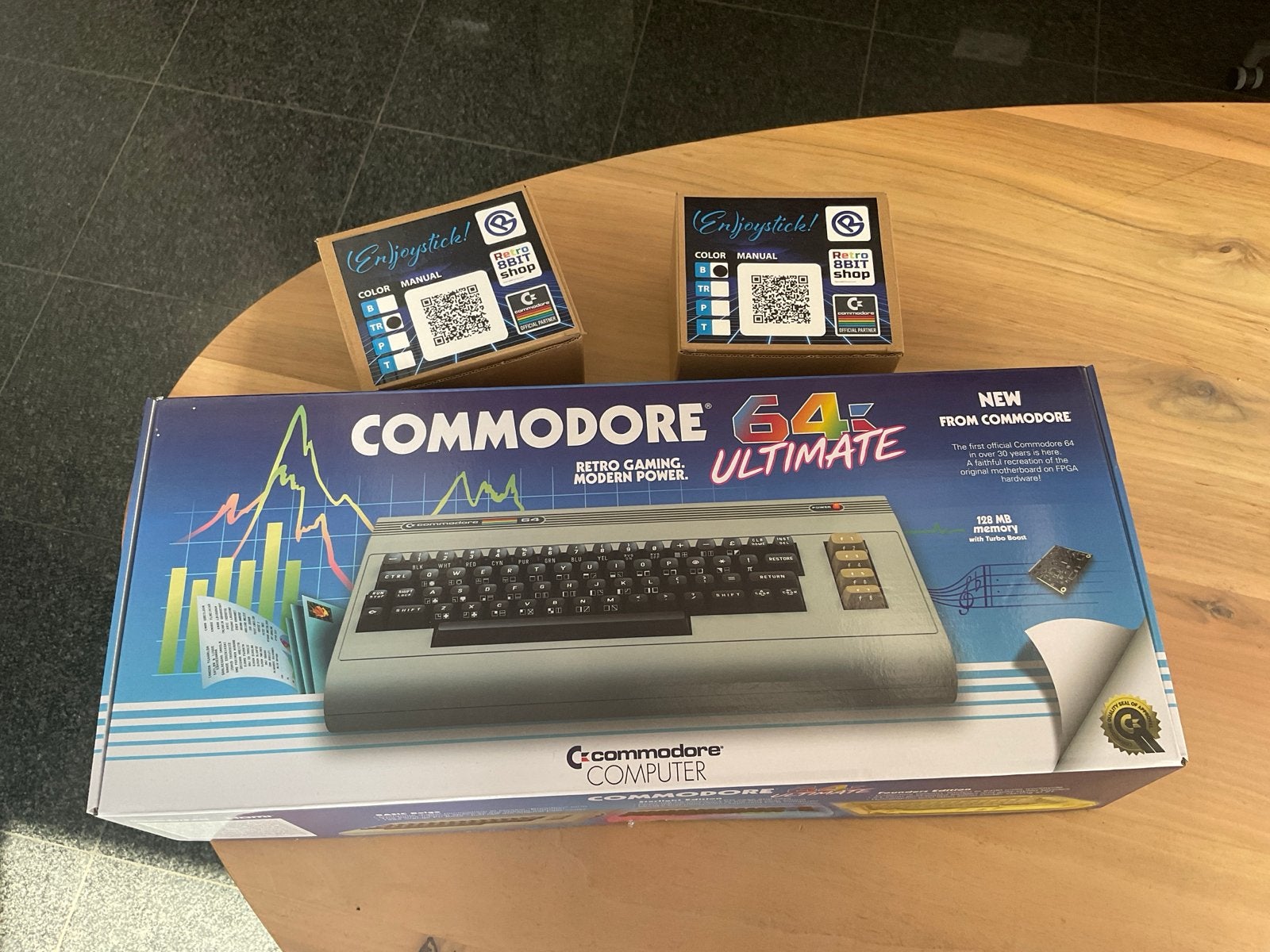 Commodore 64 Ultimate Retro Gaming Com inclusief 2 joysticks, Ophalen of Verzenden, Overige merken, Zo goed als nieuw