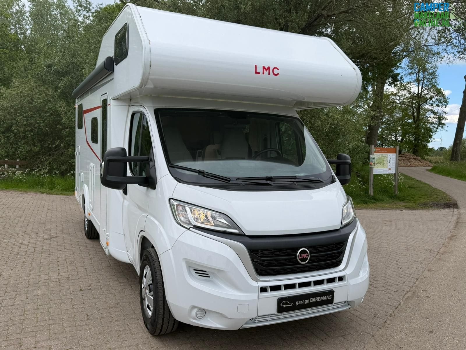 LMC Tourer 690 A- 6 Slaapplaatsen-Gezinscamper, Alkoof, Ringverwarming, 6 tot 7 meter, Bedrijf