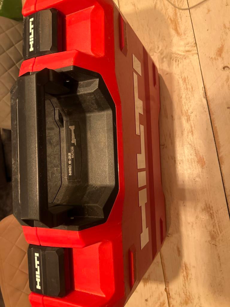 Hilti NRC 6-22 Accu Reciprozaag met Accu en Lader, Ophalen, Zo goed als nieuw