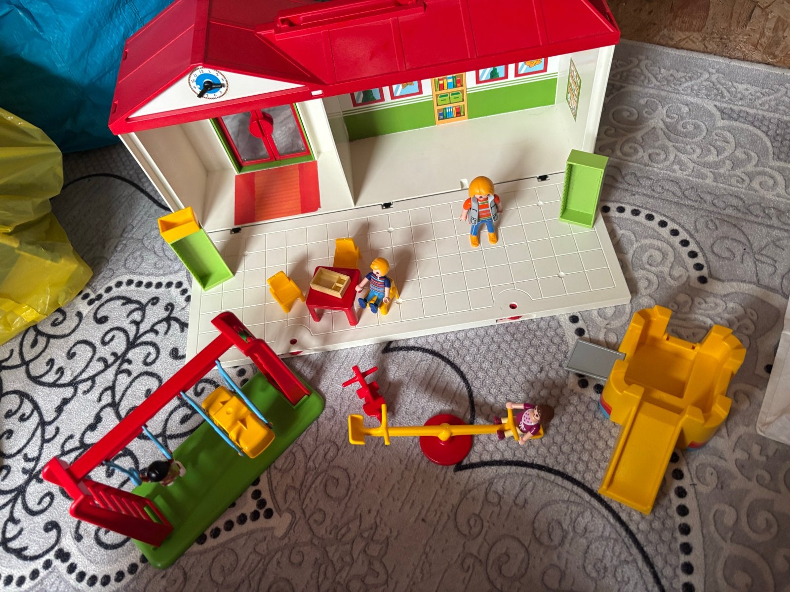 Playmobil School/Kleuterschool met Speeltuin en Figuren, Ophalen, Gebruikt, Gebouw, Complete set