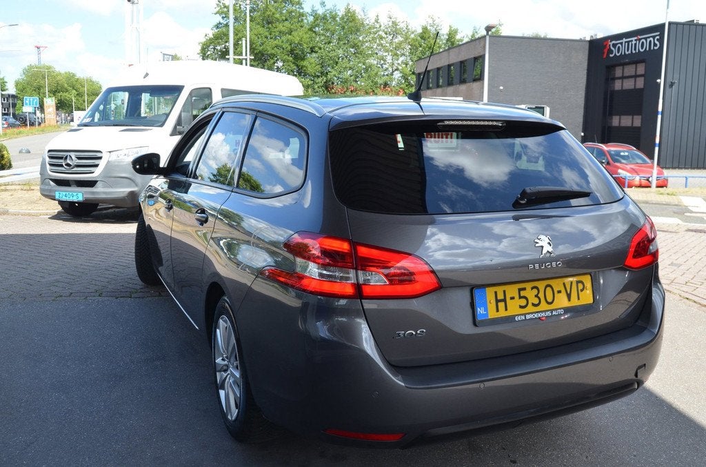 Peugeot 308 SW 1.2 PureTech Blue Lease Executive|PANODAK|DEA, Auto's, Peugeot, Euro 6, 1199 cc, Met garantie (alle), 620 kg