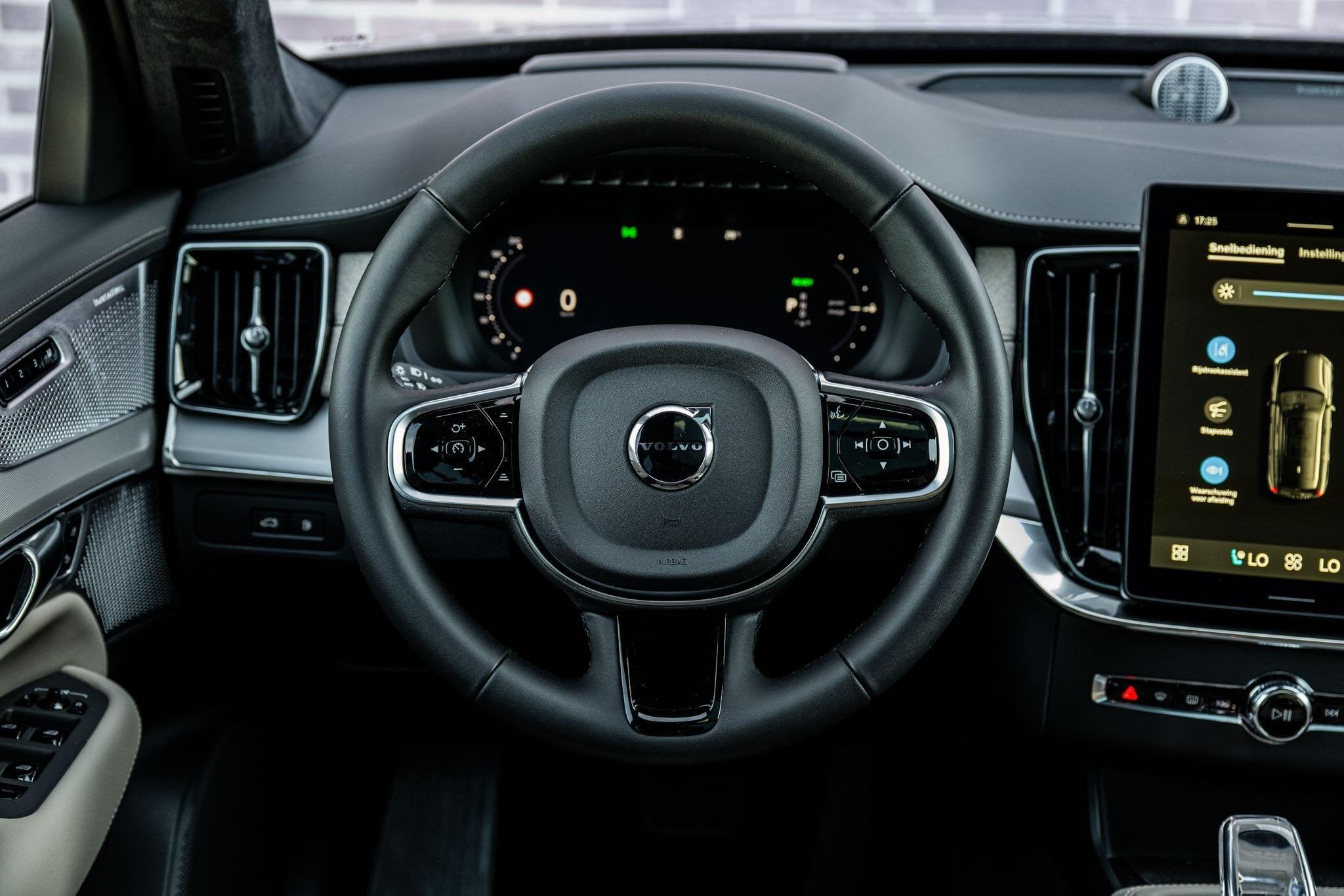 Volvo XC90 T8 Plug-in hybrid AWD Ultra Dark Exec. Ed. | Grat, 12 maanden, Gebruikt, Zwart, Vierwielaandrijving