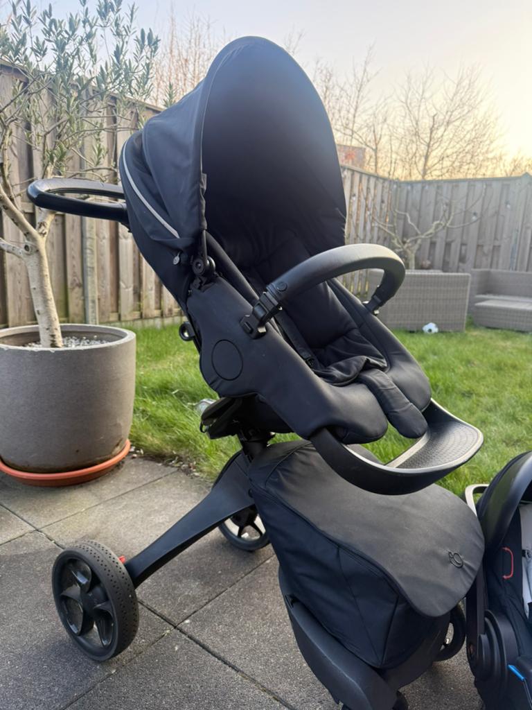 Stokke kinderwagen compleet met autostoel en accessoires, Zo goed als nieuw, Combiwagen, Met autostoeltje, Ophalen