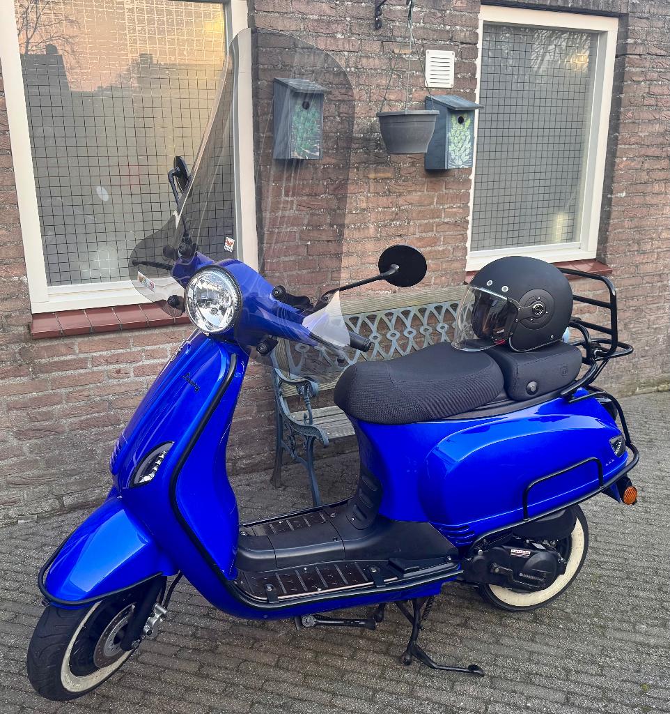 BTC Riva Luxury scooter, Ophalen, Maximaal 45 km/u, Zo goed als nieuw, Benzine
