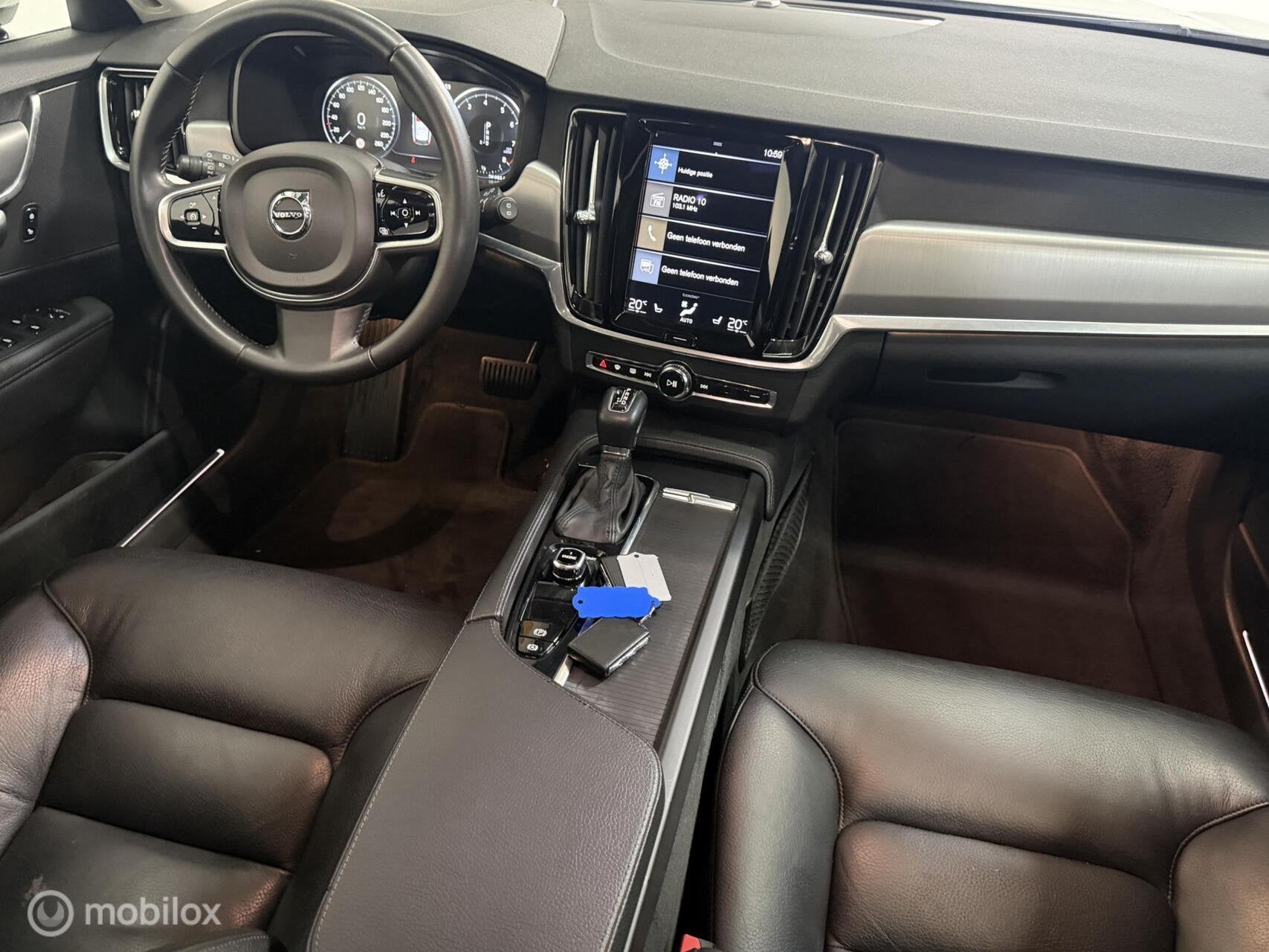 Volvo V90 2.0 T5 Momentum NL-AUTO / PANO / LEER, Auto's, 15 km/l, Euro 6, 1969 cc, Wit