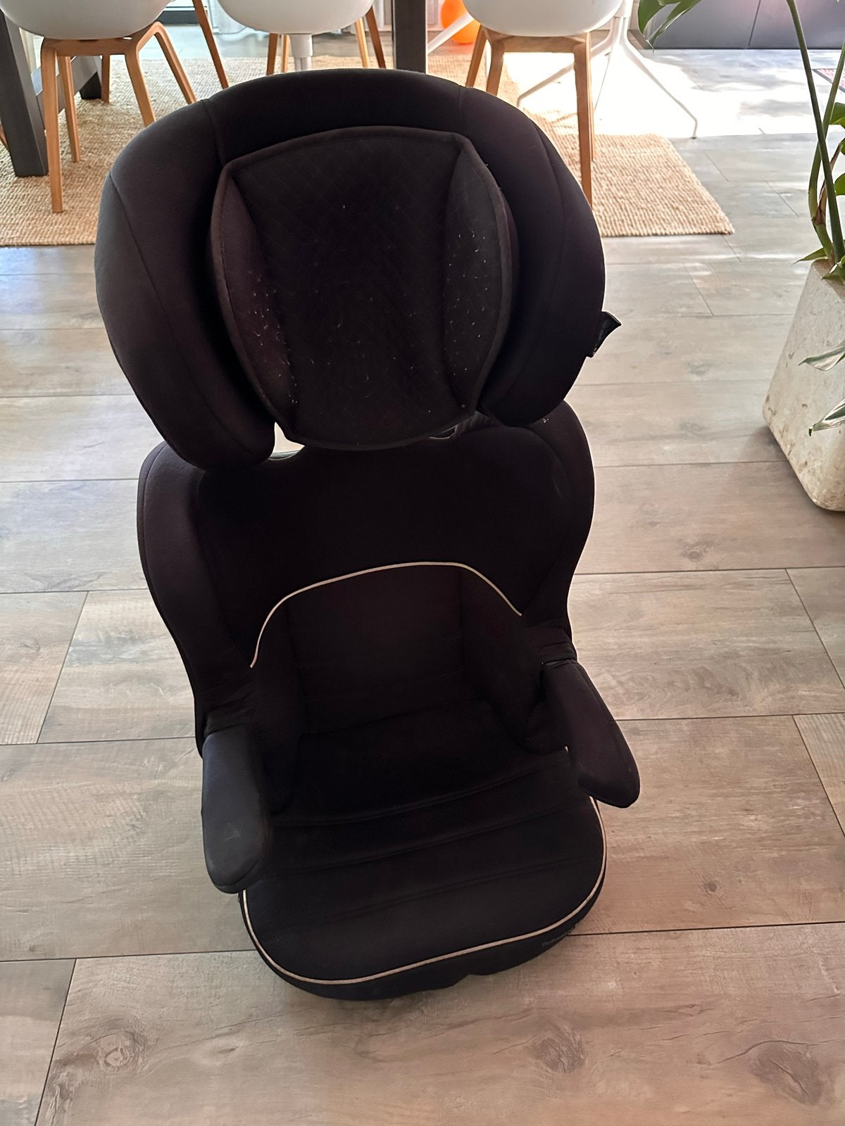 Kinderzitje 15-36 kg - Zwart van Prenatal met armsteun, Kinderen en Baby's, Autostoeltjes, 15 t/m 36 kg, Afneembare rugleuning